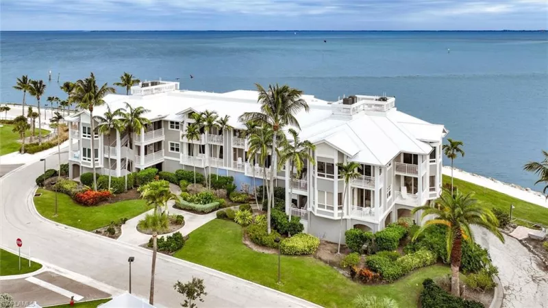 CAPTIVA