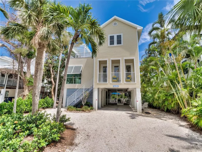 CAPTIVA