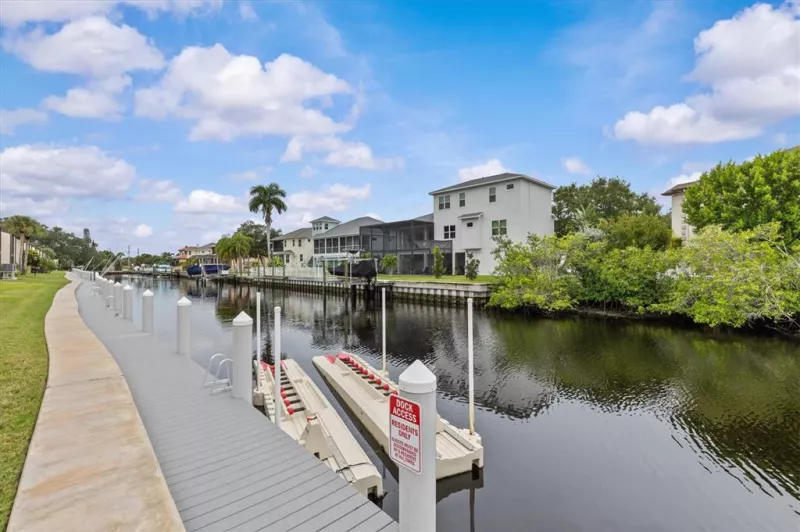 TARPON SPRINGS