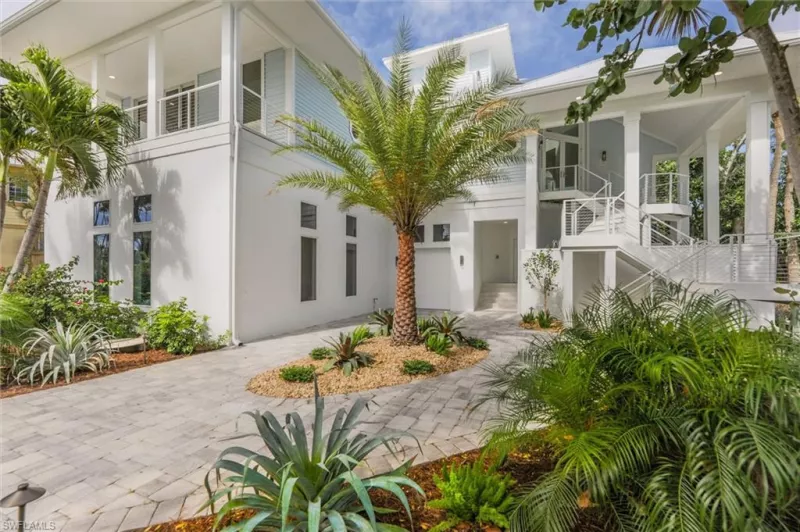 CAPTIVA