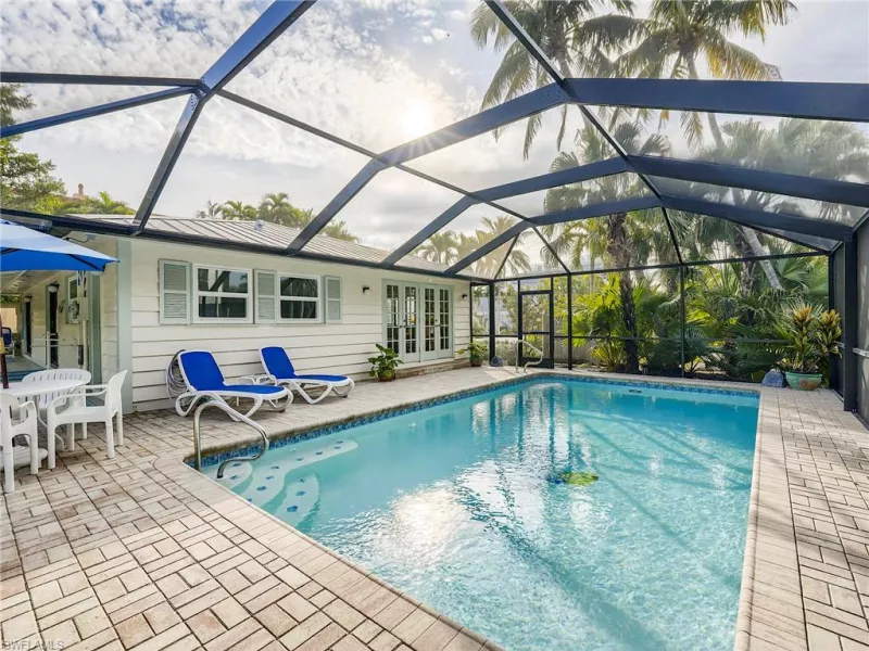 CAPTIVA