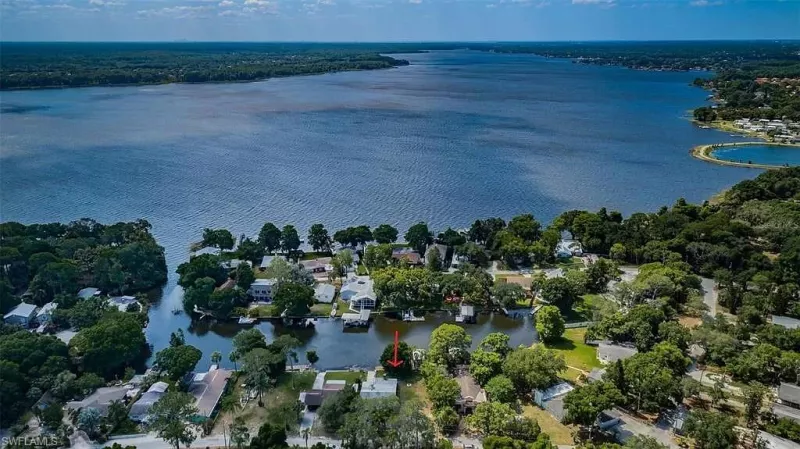 TARPON SPRINGS